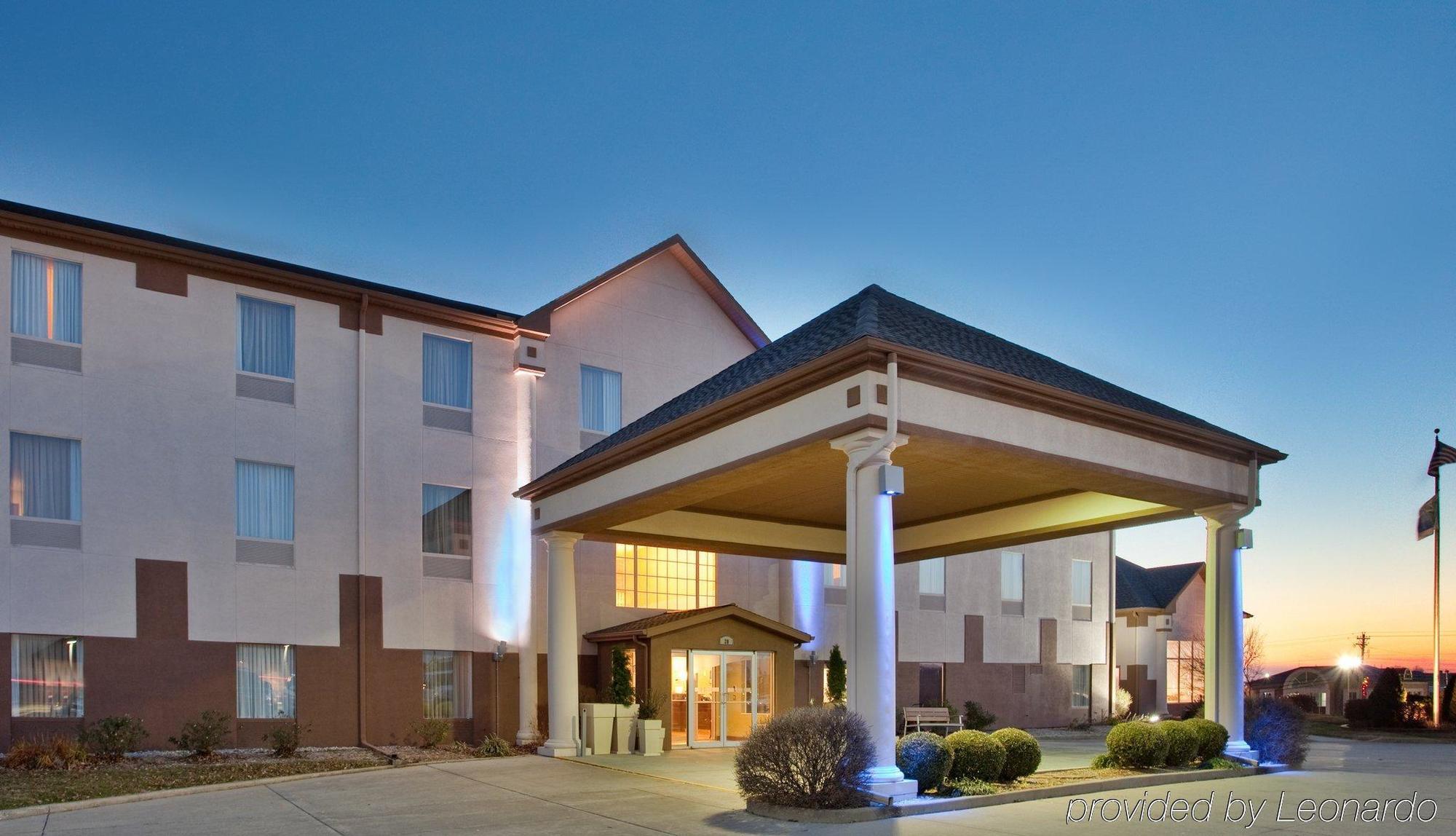 Seasons Inn & Suites Highland Facilități foto